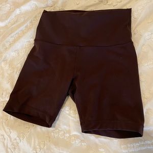 Lululemon wunder under bike short 6in